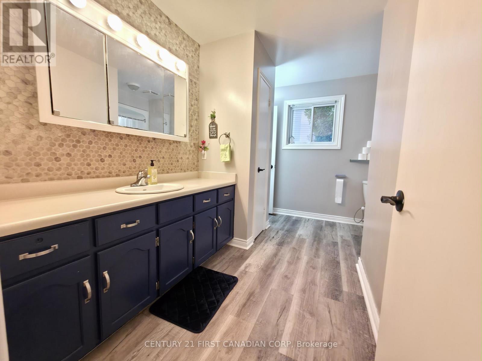 15 Mohican Drive, Woodstock, Ontario  N4T 1H4 - Photo 20 - X12460230