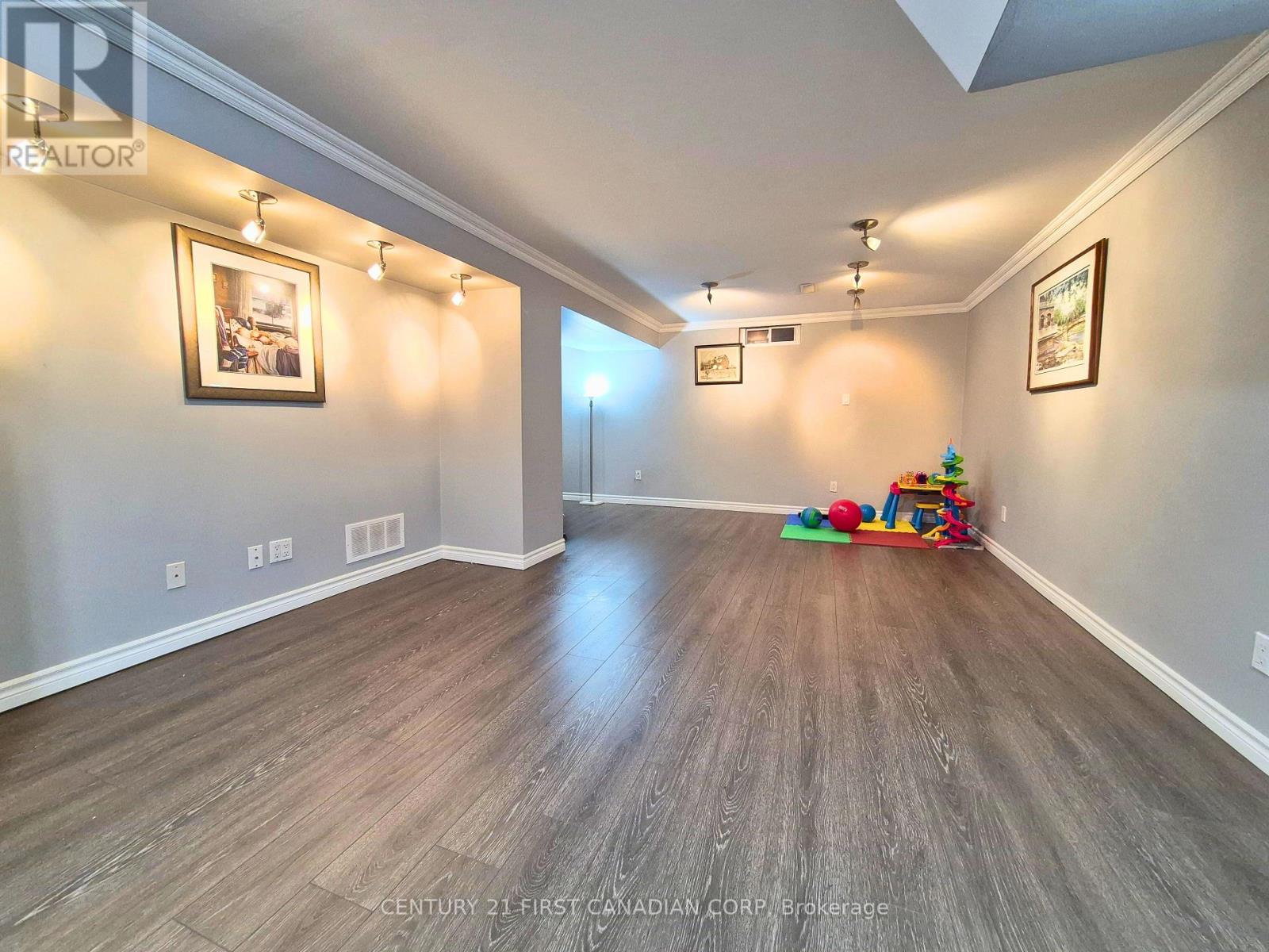 15 Mohican Drive, Woodstock, Ontario  N4T 1H4 - Photo 34 - X12460230
