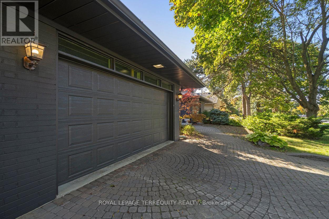 416 The Kingsway, Toronto, Ontario  M9A 3V9 - Photo 8 - W12460274