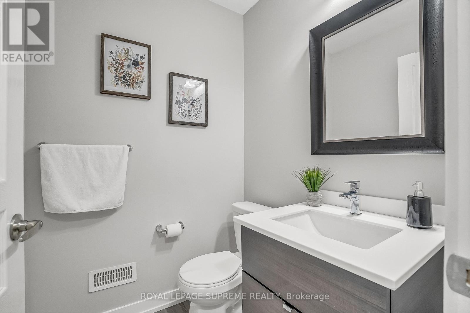 182 Huguenot Road, Oakville, Ontario  L6H 0L4 - Photo 10 - W12460275