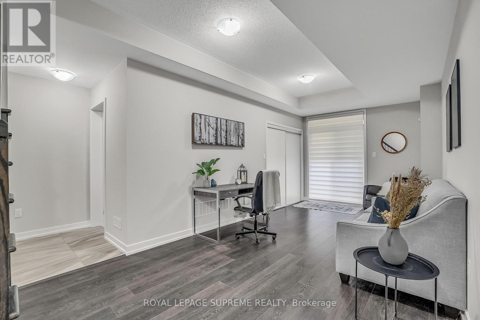 182 Huguenot Road, Oakville, Ontario  L6H 0L4 - Photo 5 - W12460275