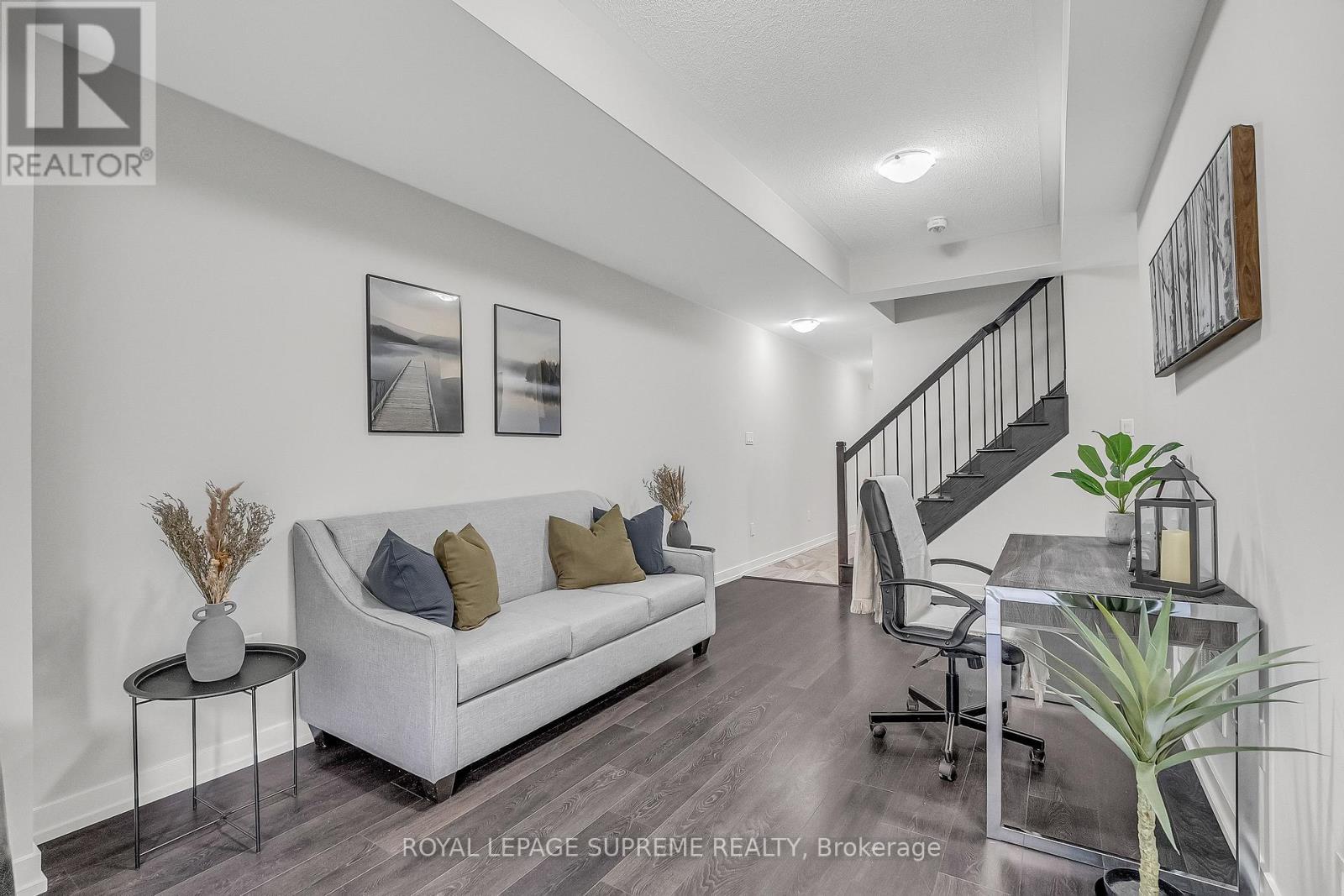 182 Huguenot Road, Oakville, Ontario  L6H 0L4 - Photo 8 - W12460275