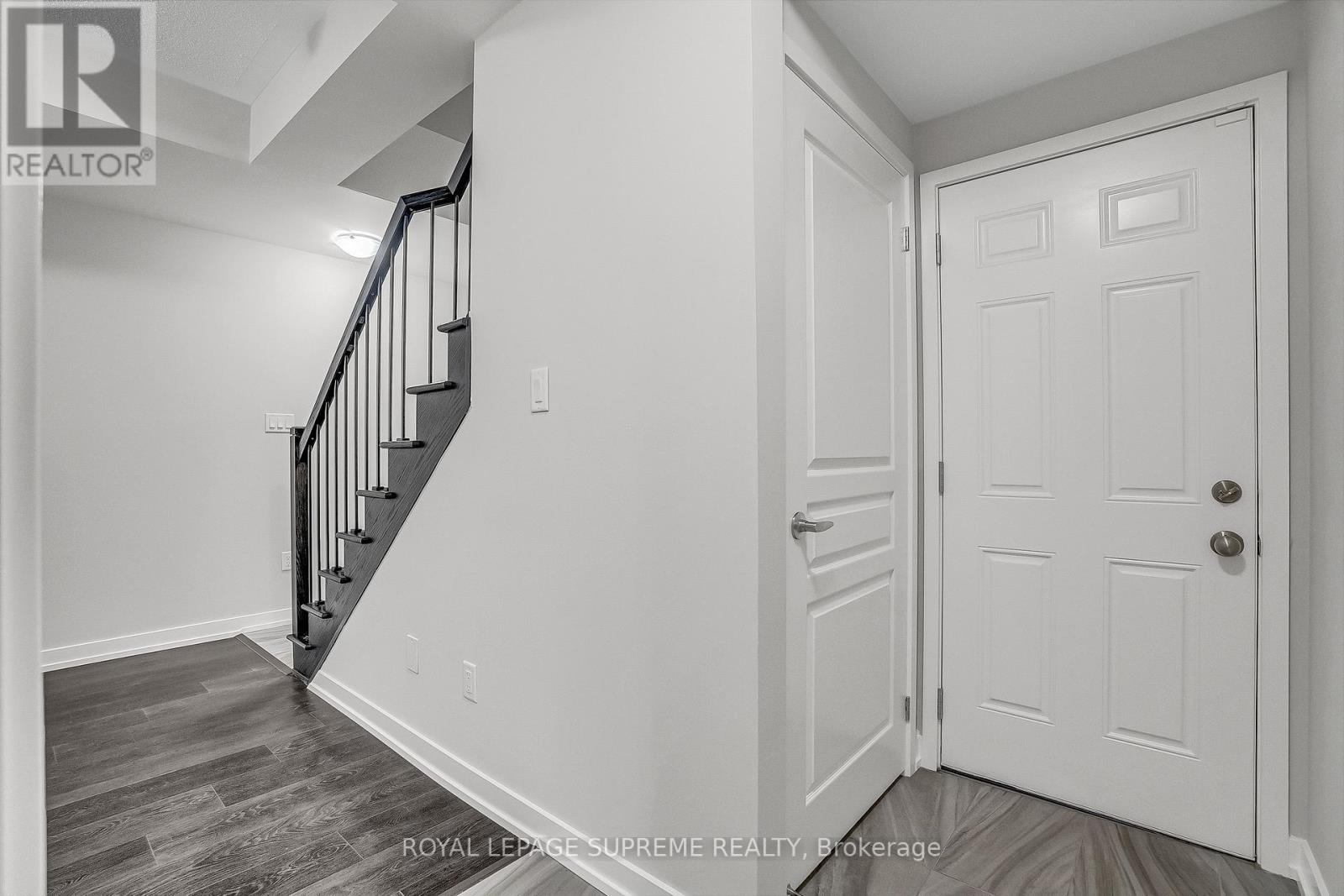 182 Huguenot Road, Oakville, Ontario  L6H 0L4 - Photo 9 - W12460275