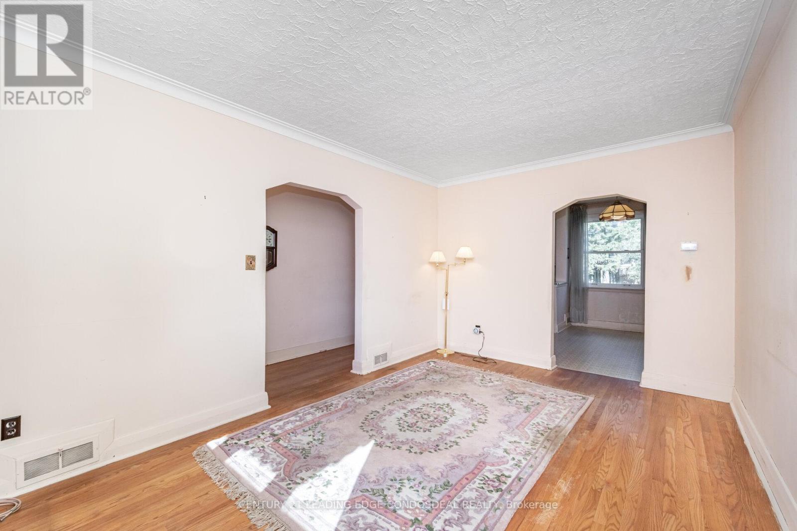 621 Roding Street, Toronto, Ontario  M3M 2A6 - Photo 10 - W12460285