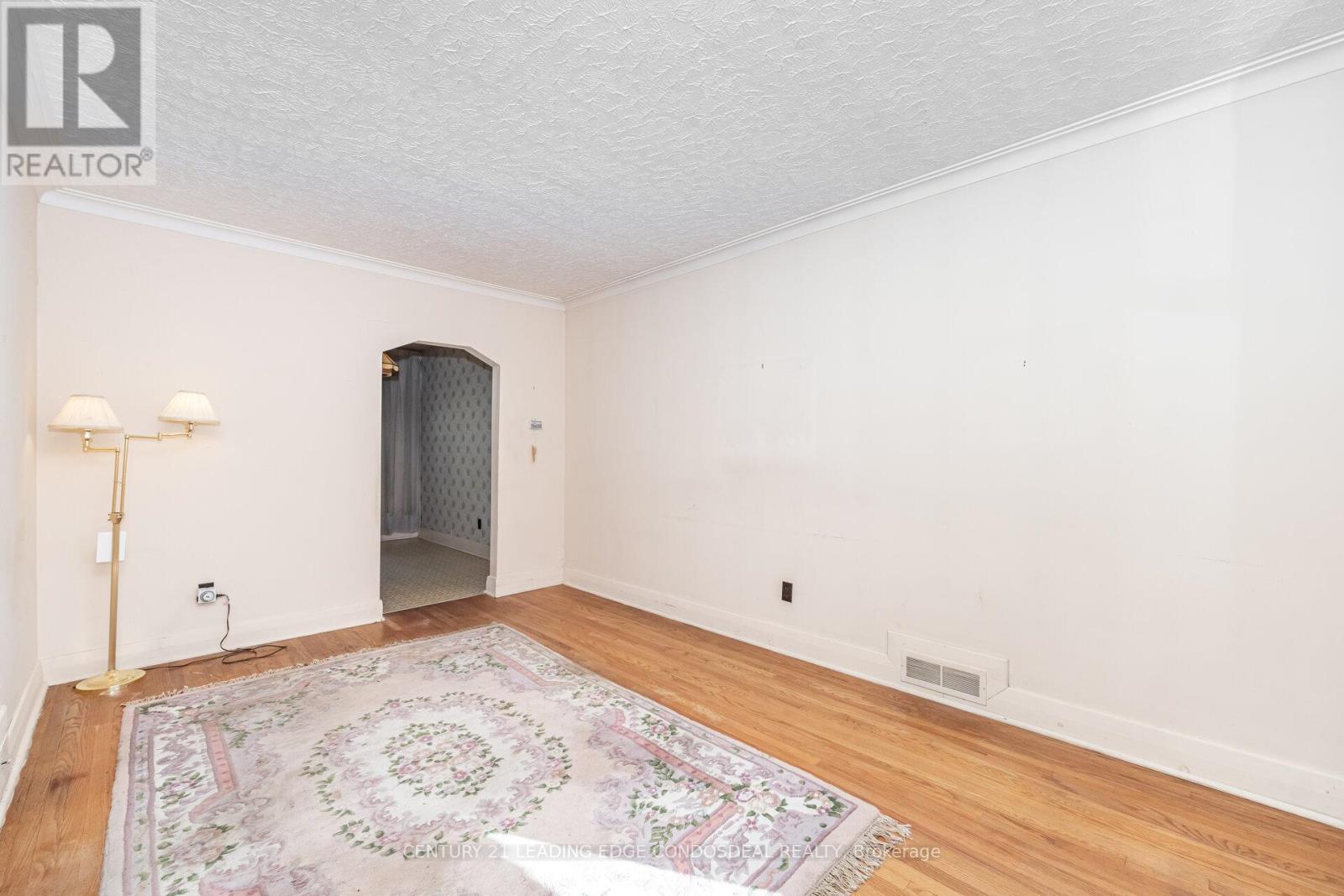 621 Roding Street, Toronto, Ontario  M3M 2A6 - Photo 11 - W12460285