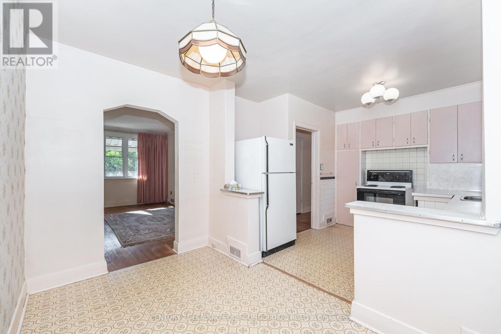 621 Roding Street, Toronto, Ontario  M3M 2A6 - Photo 13 - W12460285
