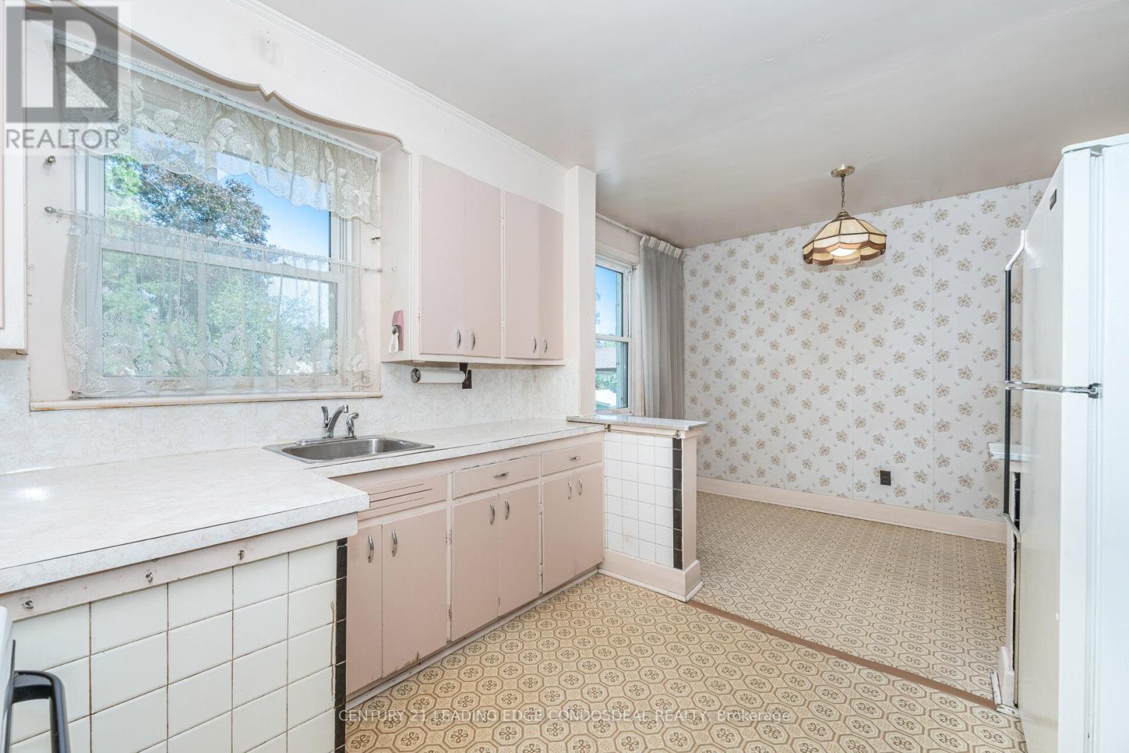 621 Roding Street, Toronto, Ontario  M3M 2A6 - Photo 14 - W12460285