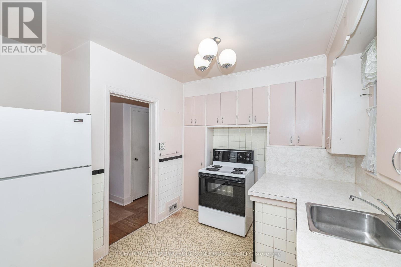 621 Roding Street, Toronto, Ontario  M3M 2A6 - Photo 15 - W12460285