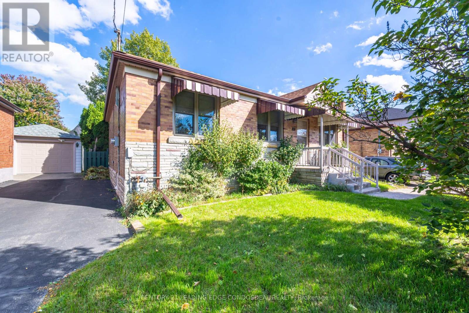 621 Roding Street, Toronto, Ontario  M3M 2A6 - Photo 2 - W12460285
