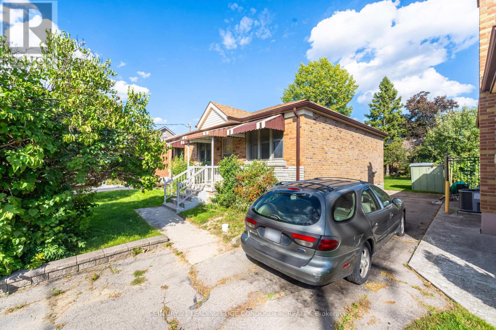 621 Roding Street, Toronto, Ontario  M3M 2A6 - Photo 3 - W12460285