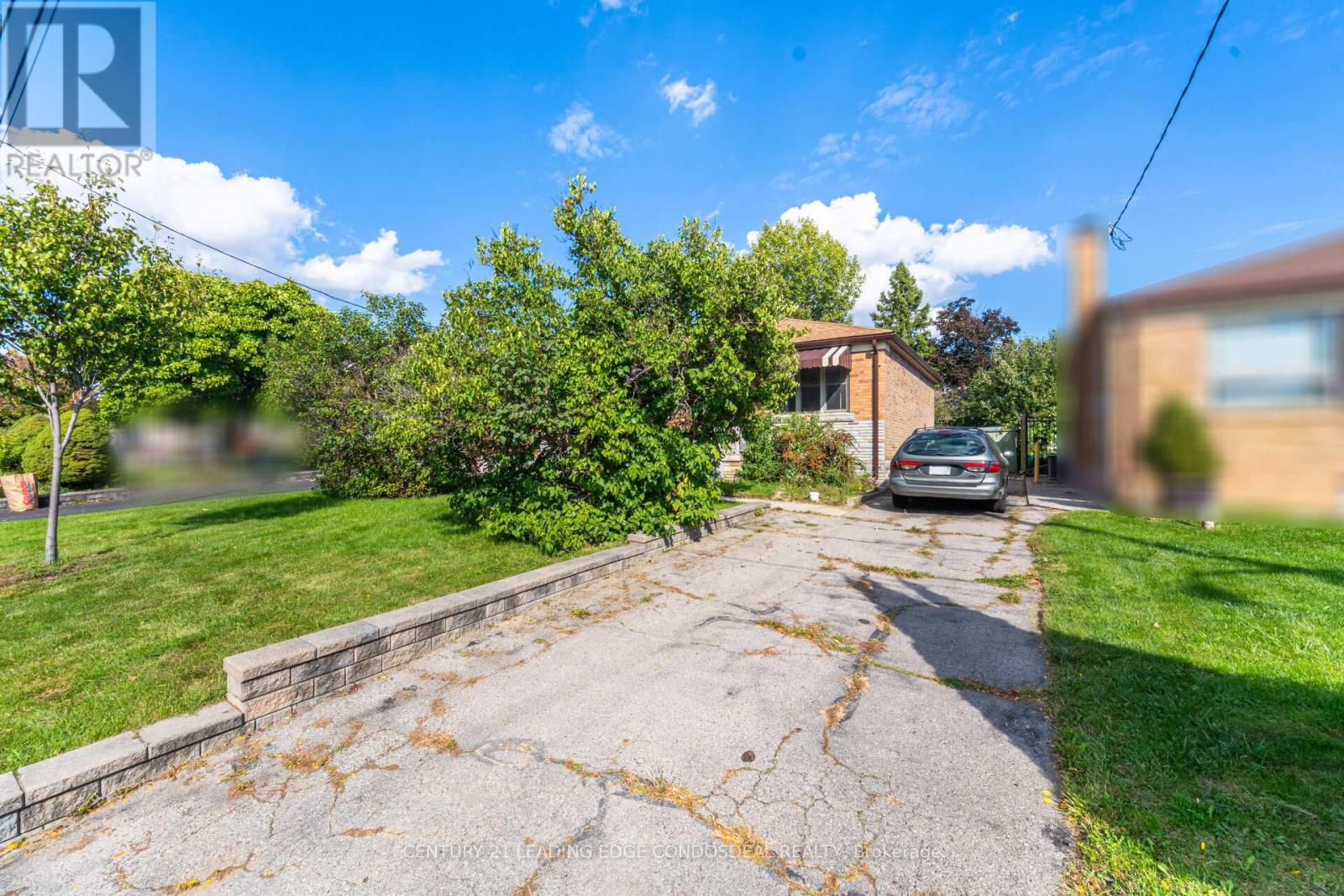 621 Roding Street, Toronto, Ontario  M3M 2A6 - Photo 4 - W12460285