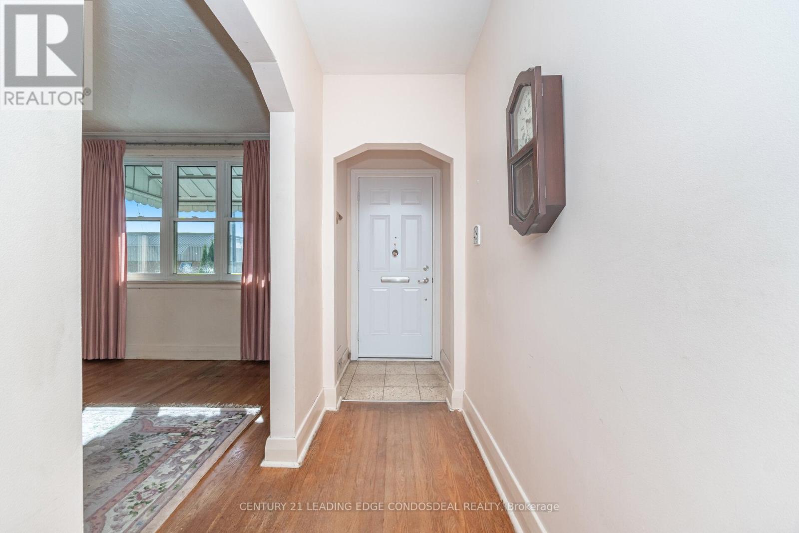 621 Roding Street, Toronto, Ontario  M3M 2A6 - Photo 7 - W12460285