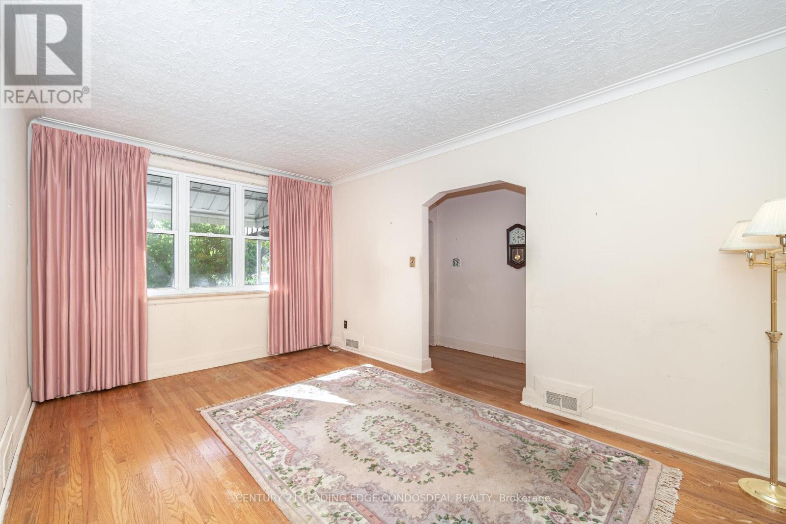 621 Roding Street, Toronto, Ontario  M3M 2A6 - Photo 9 - W12460285
