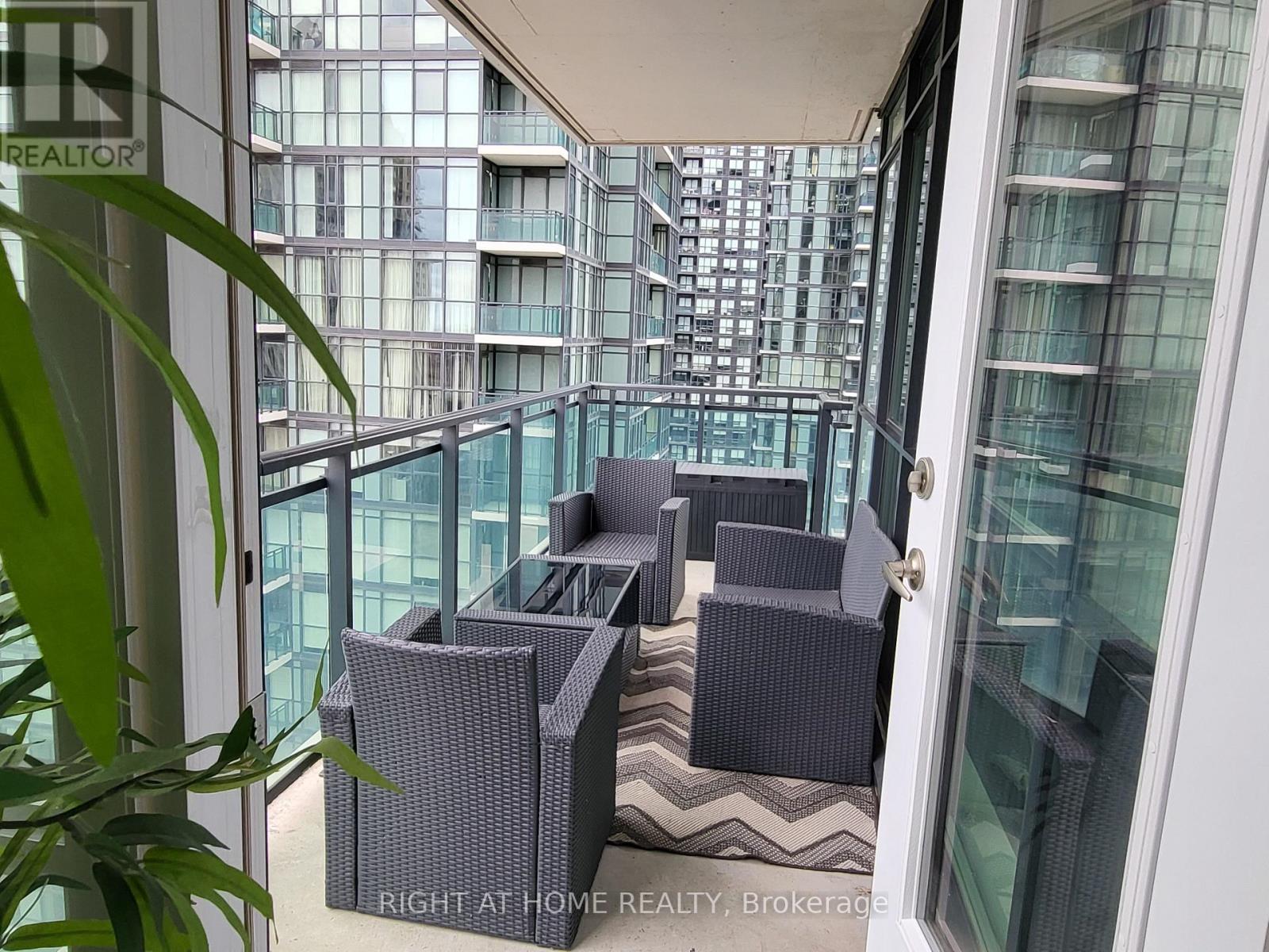 2701 - 4099 Brickstone Mews E, Mississauga, Ontario  L5B 0G2 - Photo 4 - W12460293