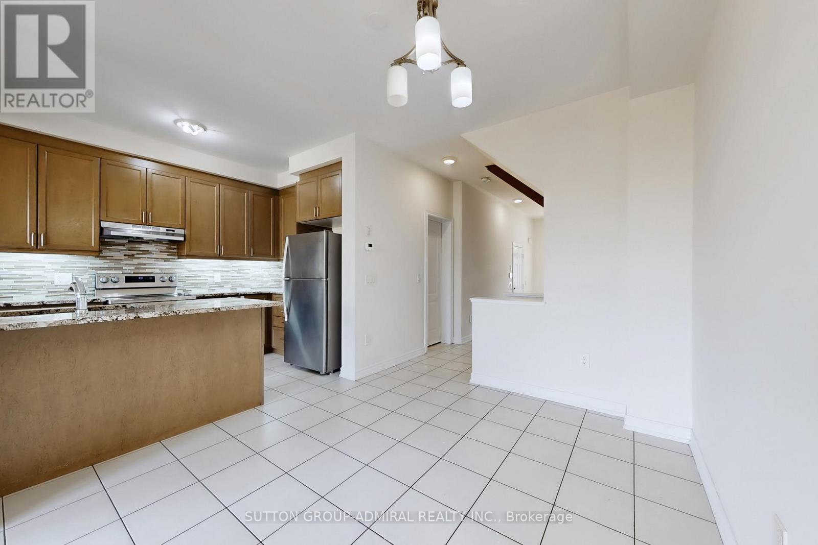 74 Davenfield Circle, Brampton, Ontario  L6P 4M2 - Photo 10 - W12460317