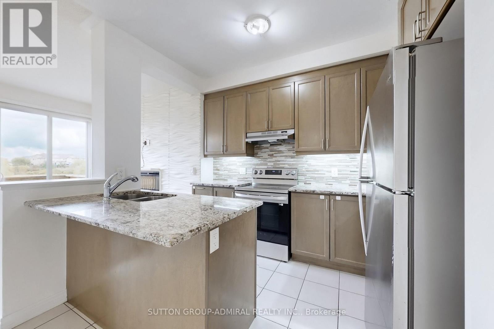 74 Davenfield Circle, Brampton, Ontario  L6P 4M2 - Photo 6 - W12460317
