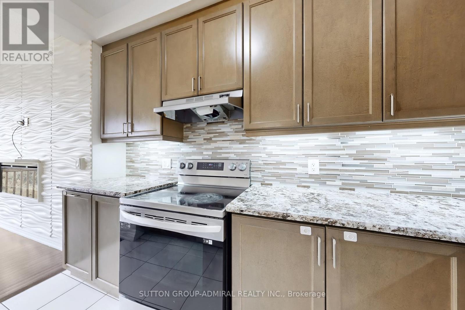 74 Davenfield Circle, Brampton, Ontario  L6P 4M2 - Photo 7 - W12460317