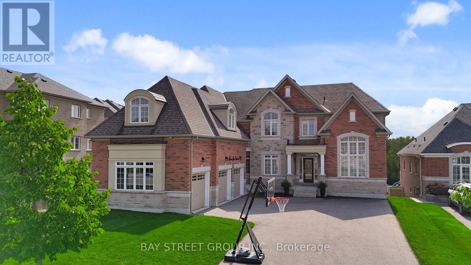 71 MANOR GLEN CRESCENT, East Gwillimbury, Ontario