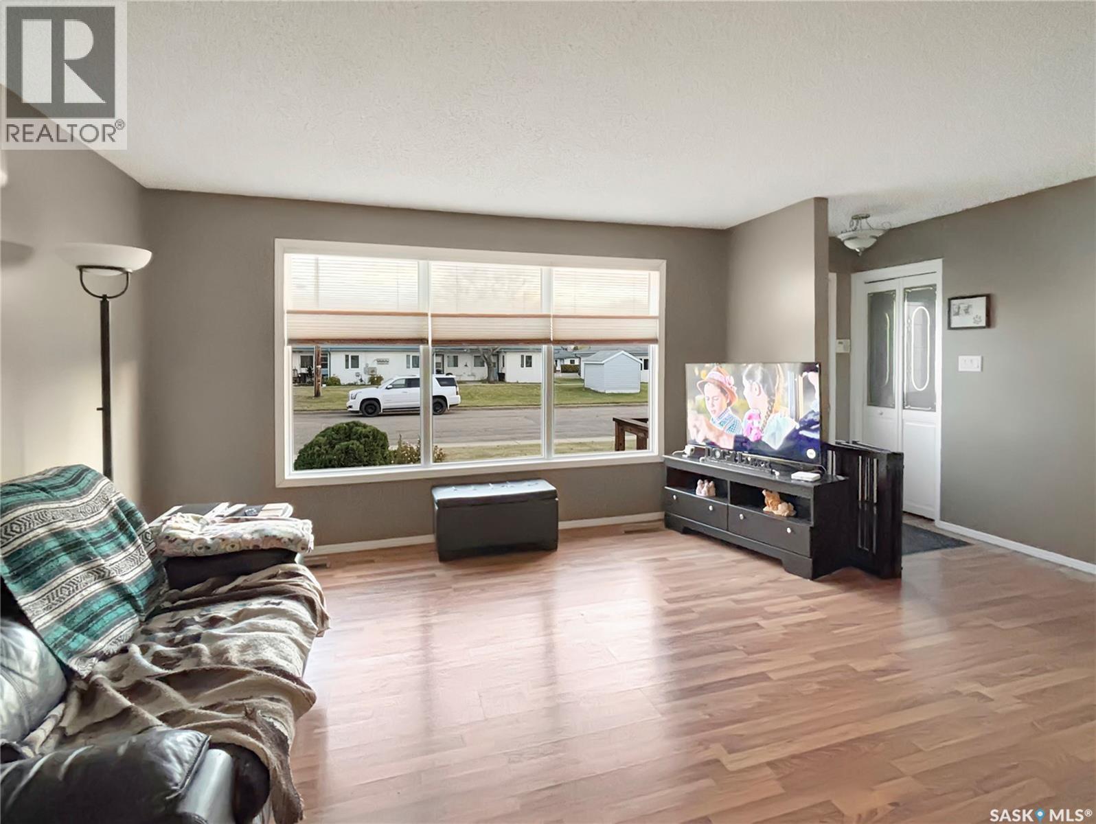 9807 21st Avenue, North Battleford, Saskatchewan  S9A 3K4 - Photo 2 - SK020763