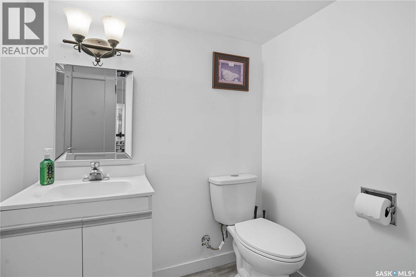 1011 Iroquois Street W, Moose Jaw, Saskatchewan  S6H 5B7 - Photo 32 - SK020746