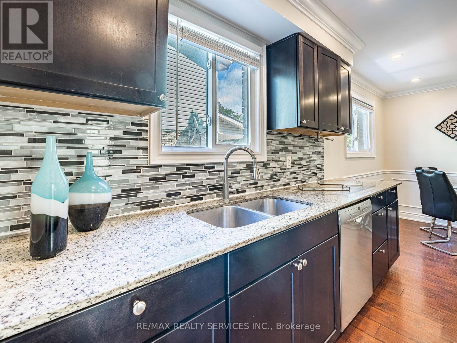 312 Killarney Court, Oshawa, Ontario  L1J 6C7 - Photo 12 - E12459787
