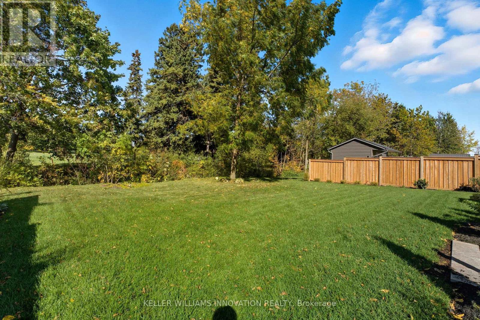 19 Gilmer Crescent, North Perth (Listowel), Ontario  N4W 0H2 - Photo 34 - X12460253