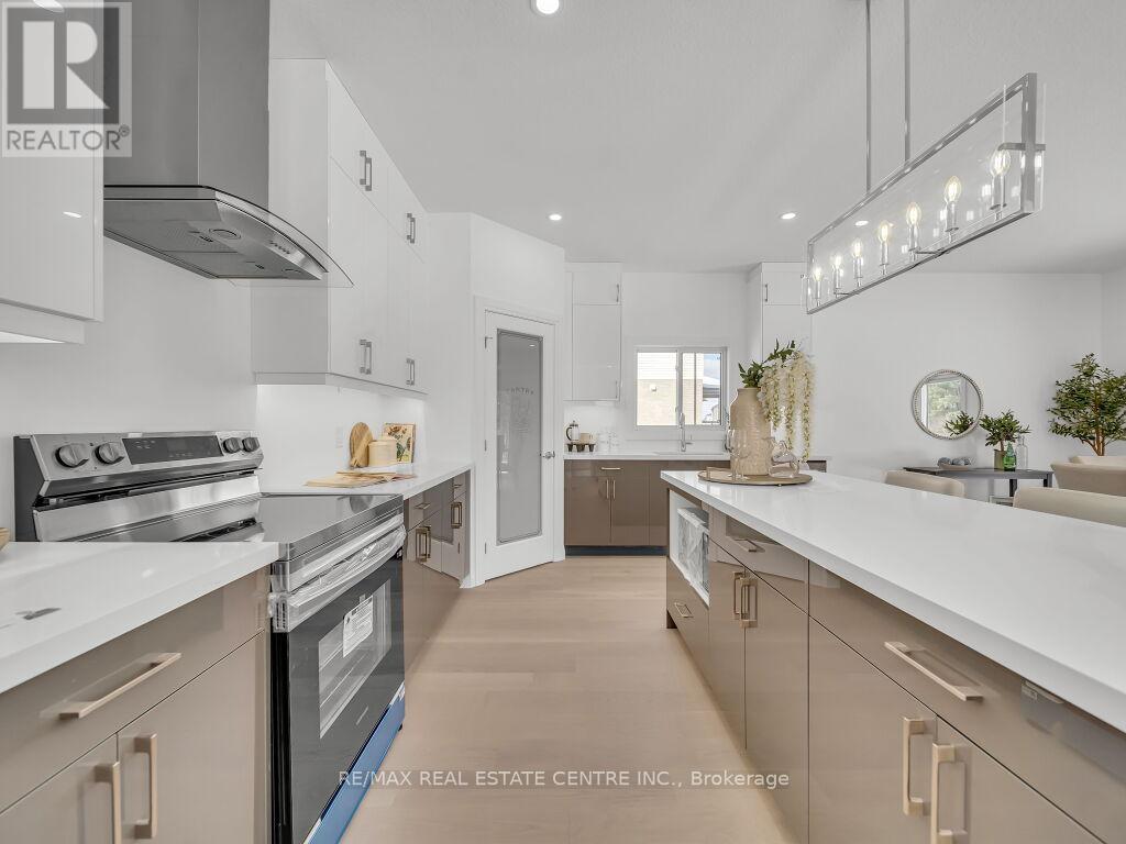 Lot 25 - 845 Darnley Boulevard, London South (South U), Ontario  N6M 0L9 - Photo 6 - X12460265