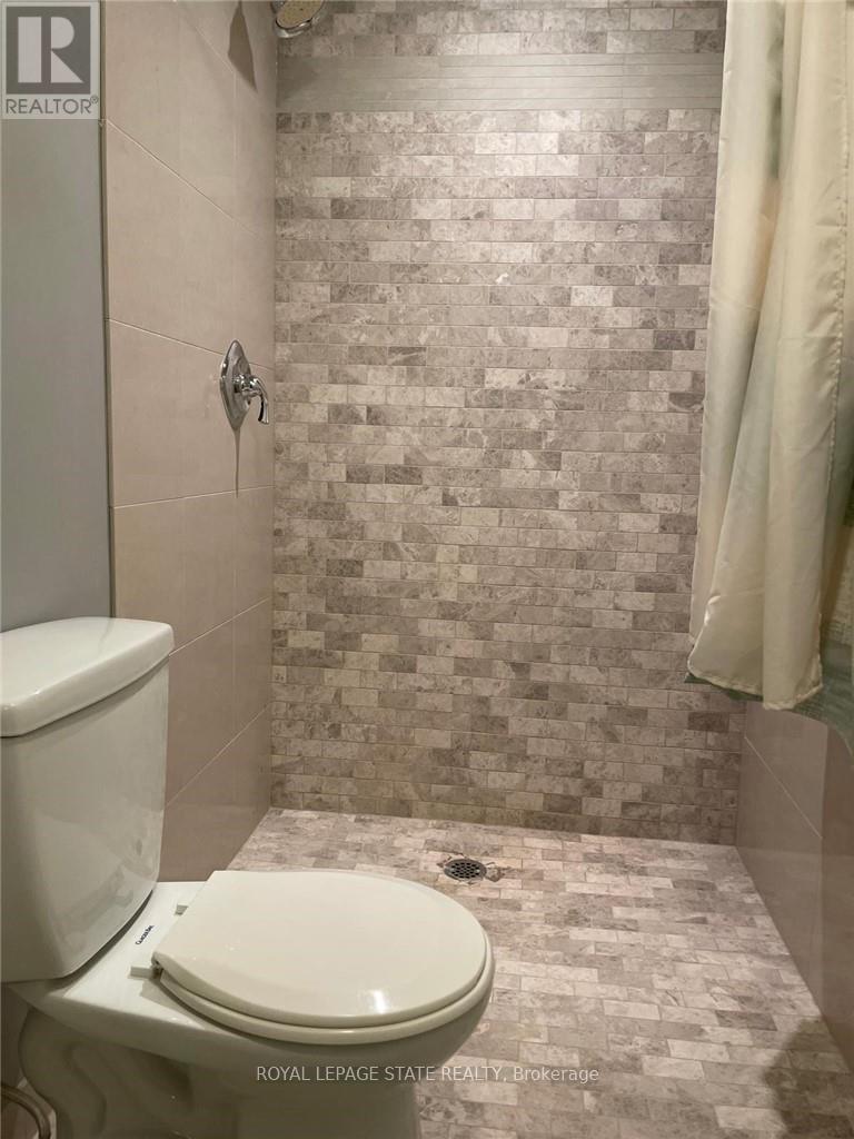 90 Marina Point Crescent, Hamilton, Ontario  L8E 0E4 - Photo 10 - X12460320