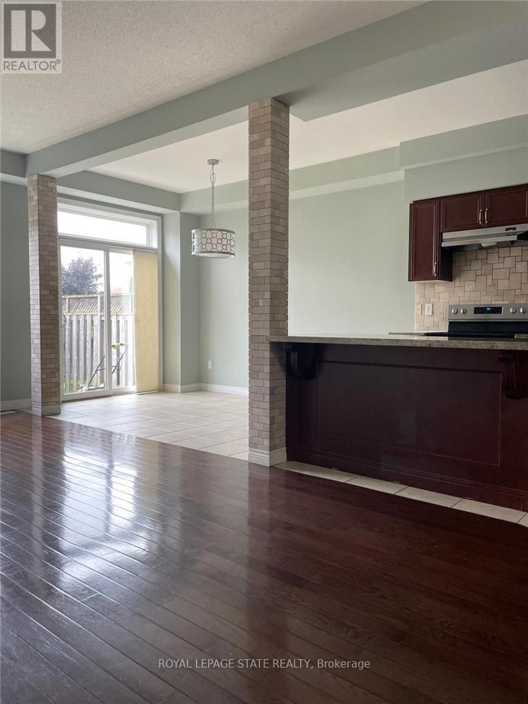 90 Marina Point Crescent, Hamilton, Ontario  L8E 0E4 - Photo 15 - X12460320