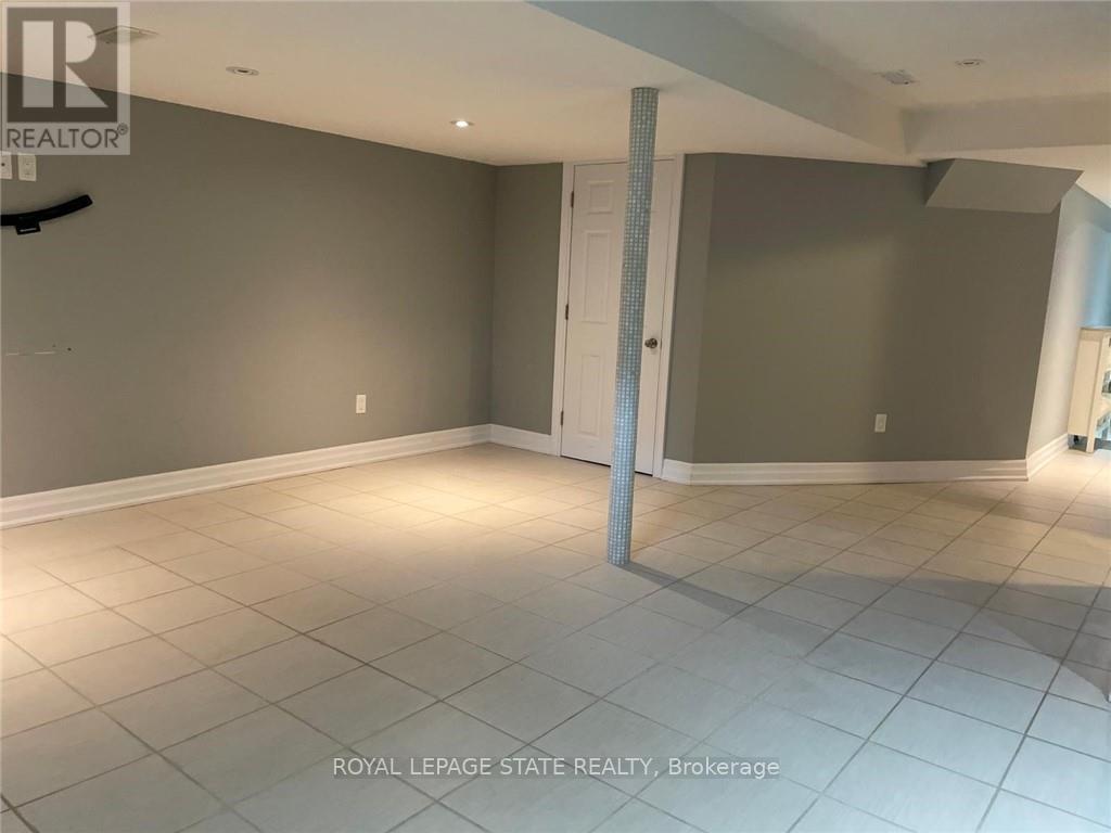 90 Marina Point Crescent, Hamilton, Ontario  L8E 0E4 - Photo 17 - X12460320