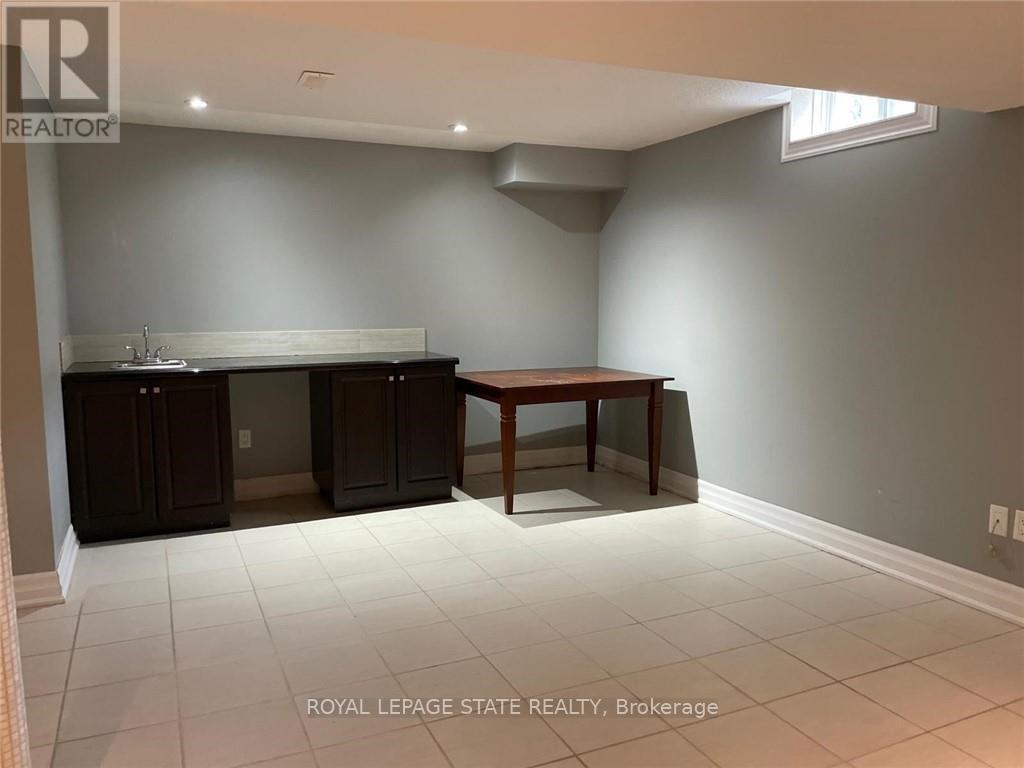 90 Marina Point Crescent, Hamilton, Ontario  L8E 0E4 - Photo 19 - X12460320