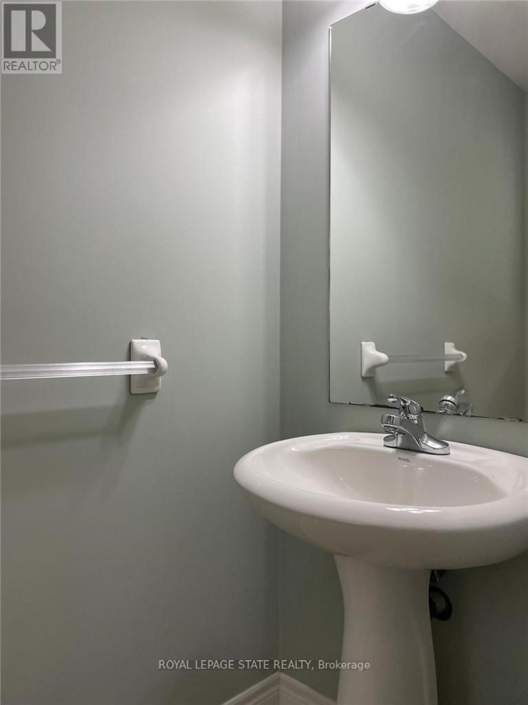 90 Marina Point Crescent, Hamilton, Ontario  L8E 0E4 - Photo 20 - X12460320