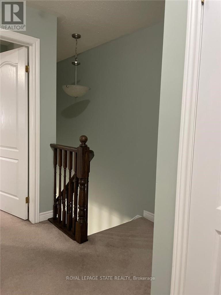 90 Marina Point Crescent, Hamilton, Ontario  L8E 0E4 - Photo 21 - X12460320