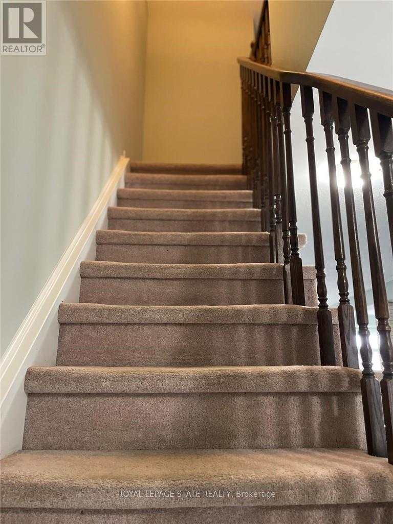 90 Marina Point Crescent, Hamilton, Ontario  L8E 0E4 - Photo 23 - X12460320