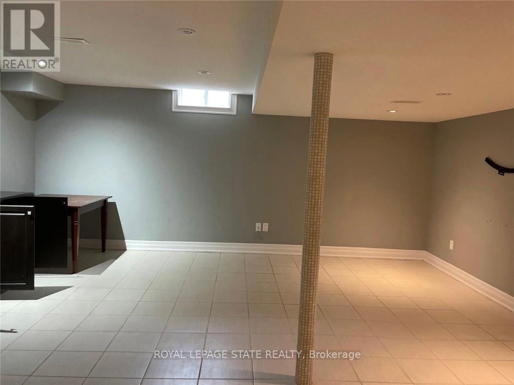 90 Marina Point Crescent, Hamilton, Ontario  L8E 0E4 - Photo 25 - X12460320