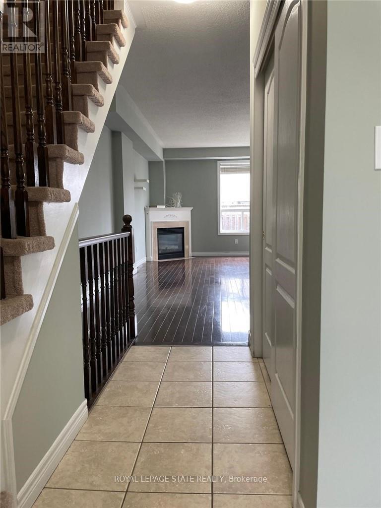 90 Marina Point Crescent, Hamilton, Ontario  L8E 0E4 - Photo 26 - X12460320