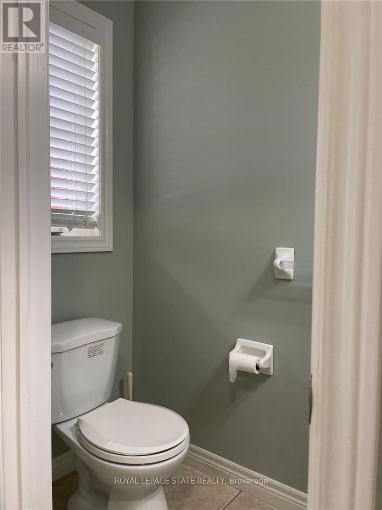 90 Marina Point Crescent, Hamilton, Ontario  L8E 0E4 - Photo 27 - X12460320