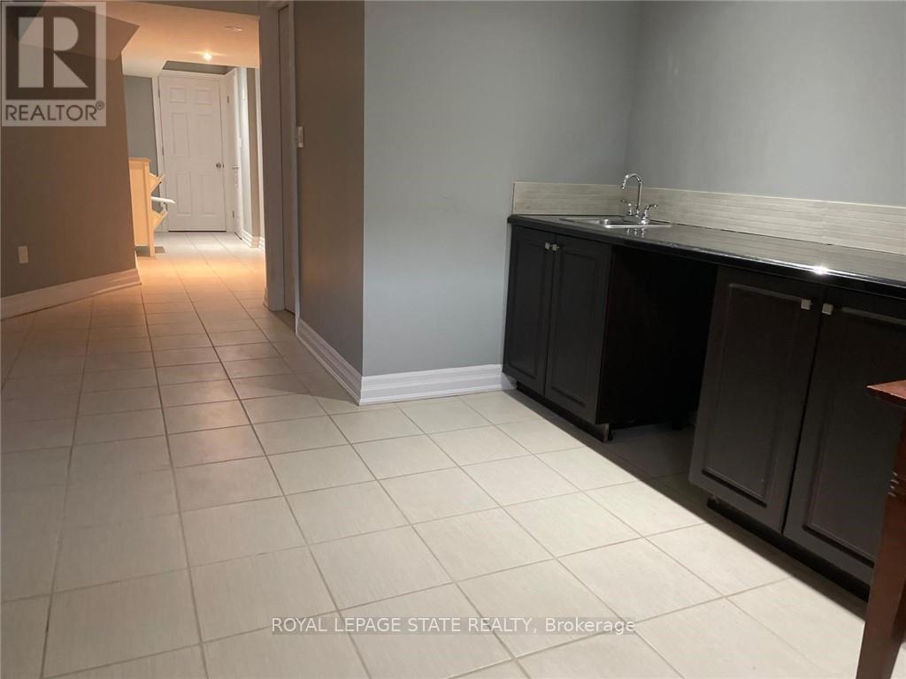 90 Marina Point Crescent, Hamilton, Ontario  L8E 0E4 - Photo 3 - X12460320