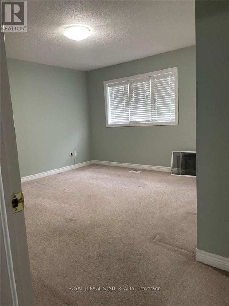 90 Marina Point Crescent, Hamilton, Ontario  L8E 0E4 - Photo 30 - X12460320