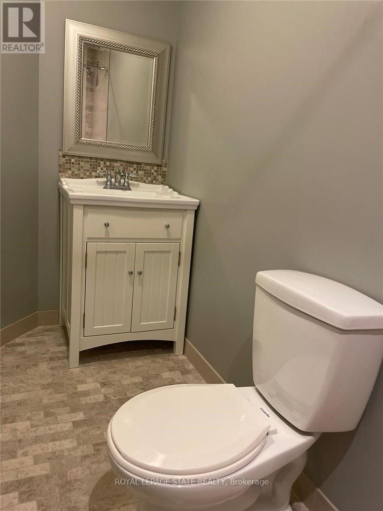 90 Marina Point Crescent, Hamilton, Ontario  L8E 0E4 - Photo 6 - X12460320