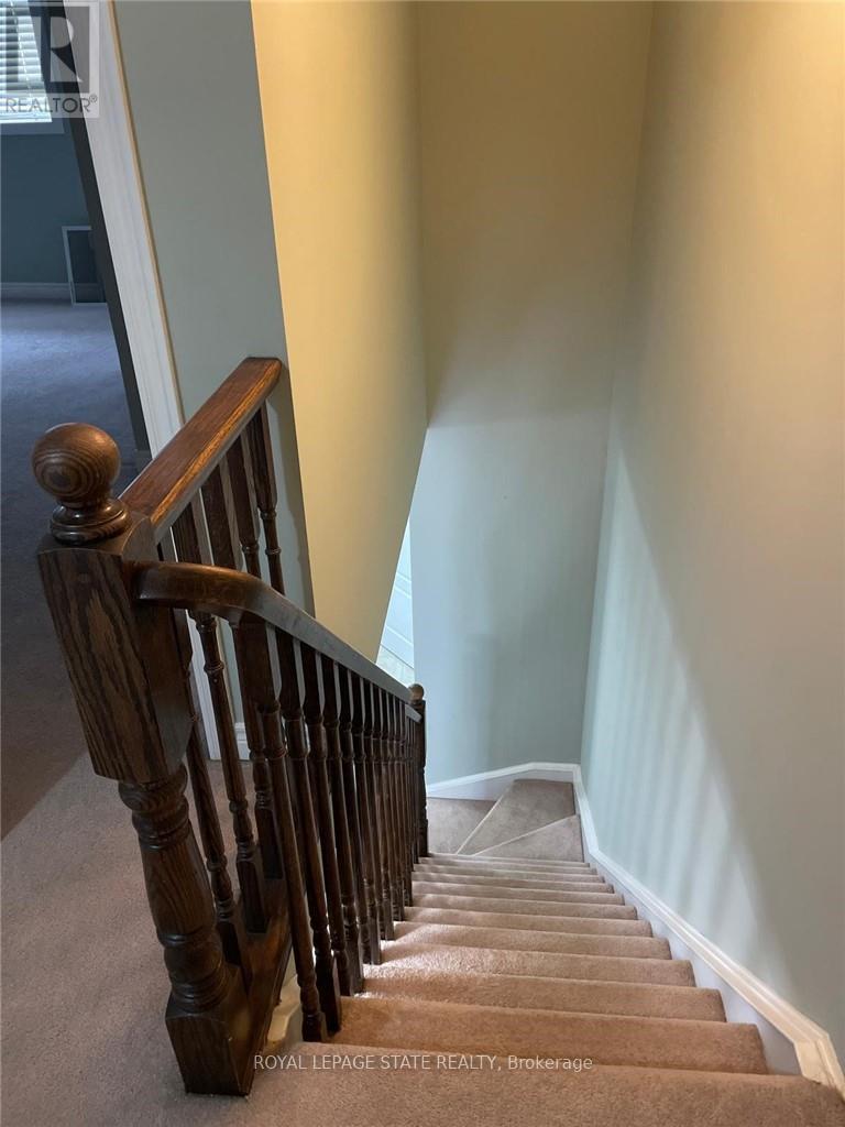 90 Marina Point Crescent, Hamilton, Ontario  L8E 0E4 - Photo 8 - X12460320