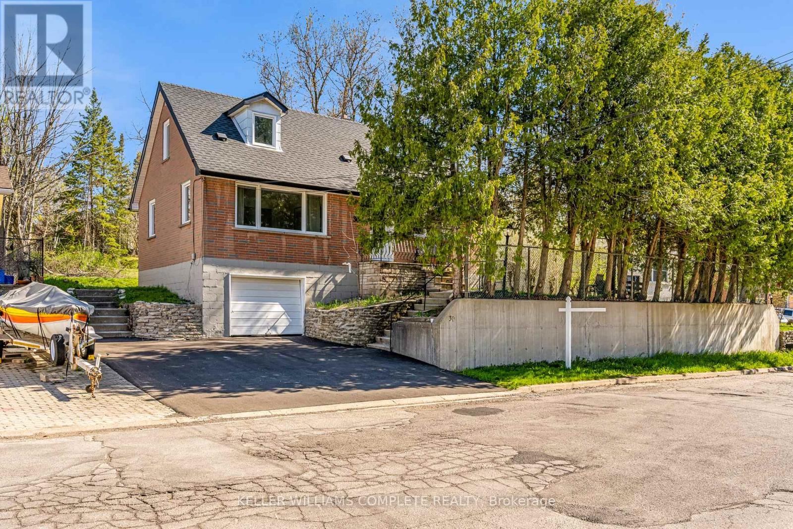 30 Ann Street, Hamilton (Dundas), Ontario  L9H 2N5 - Photo 2 - X12460321