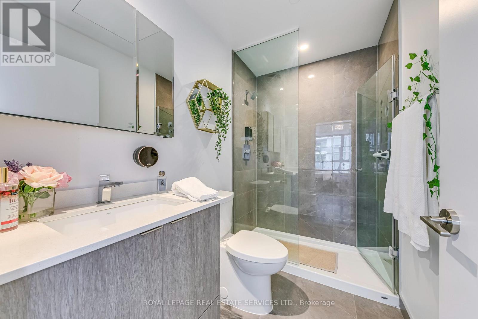 1805 - 1926 Lake Shore Boulevard W, Toronto, Ontario  M6S 1A1 - Photo 6 - W12460191