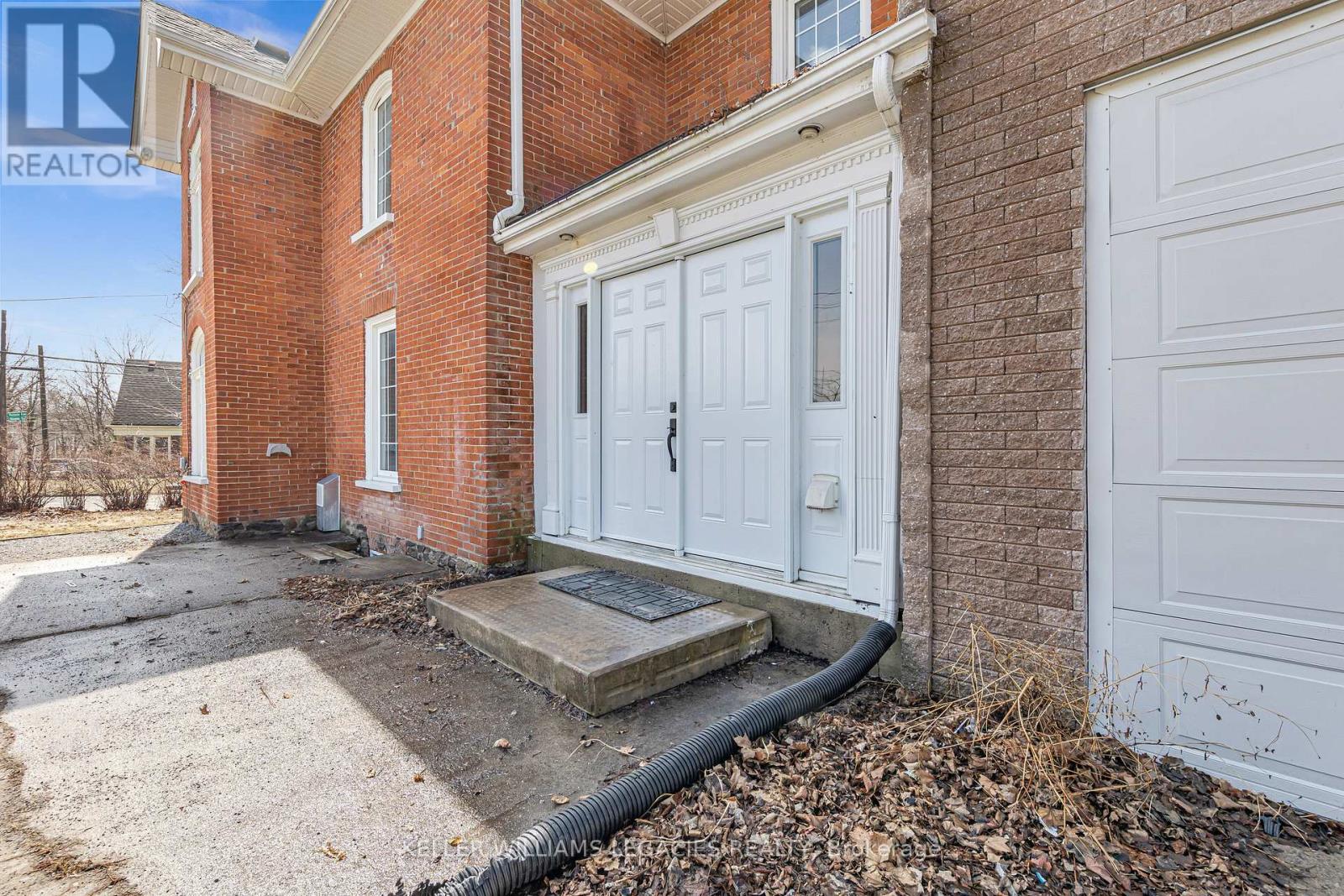 Main - 52 Victoria Avenue N, Peterborough, Ontario  K9H 4W1 - Photo 5 - X12420487