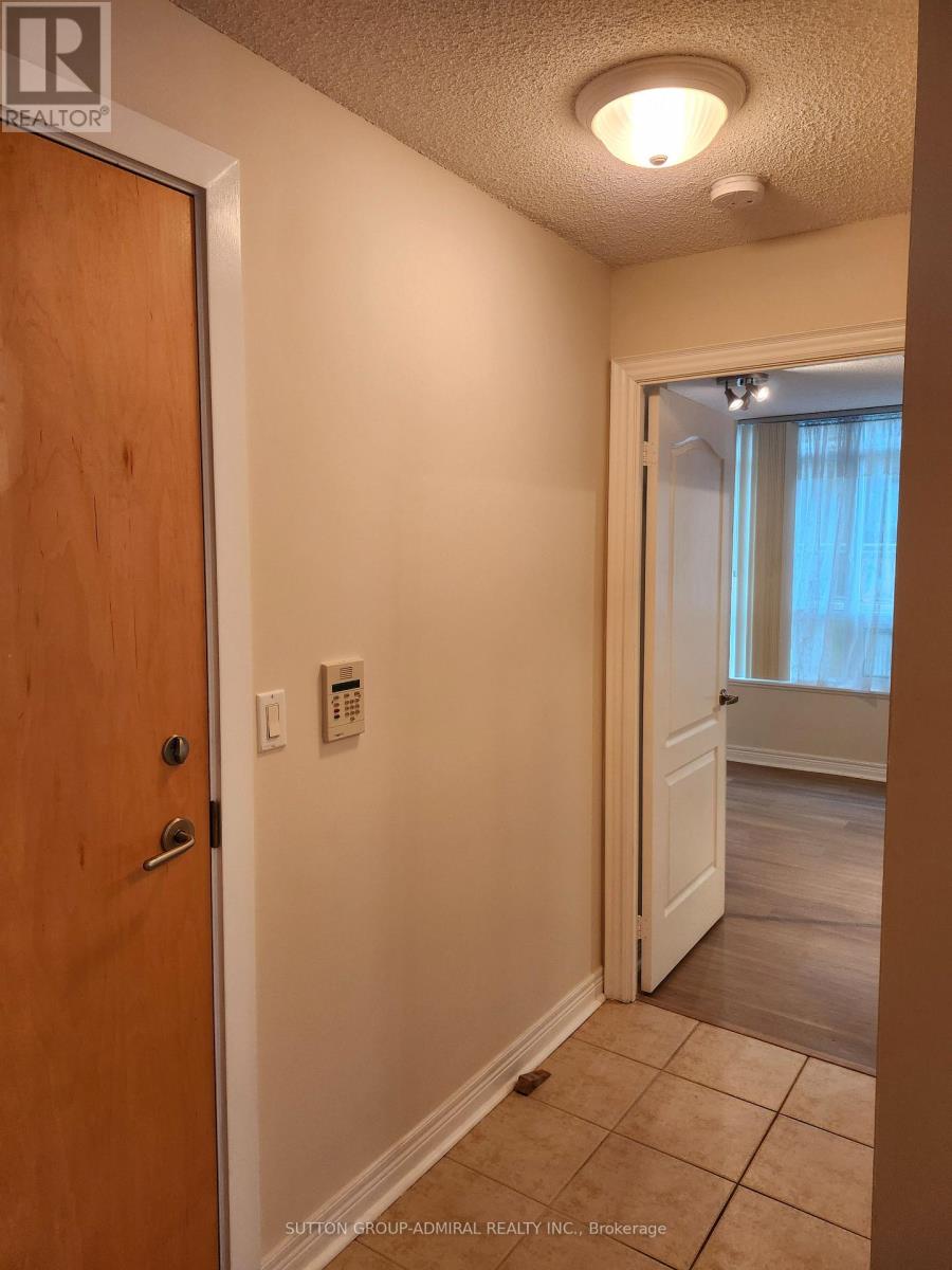 501 - 212 Eglinton Avenue E, Toronto, Ontario  M4P 0A3 - Photo 3 - C12459494