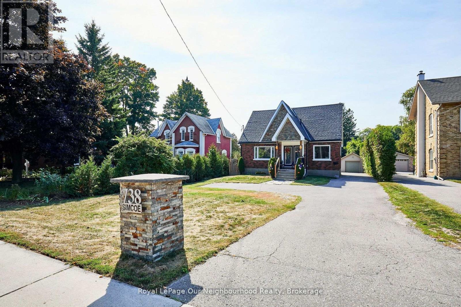 738 SIMCOE STREET N, Oshawa, Ontario