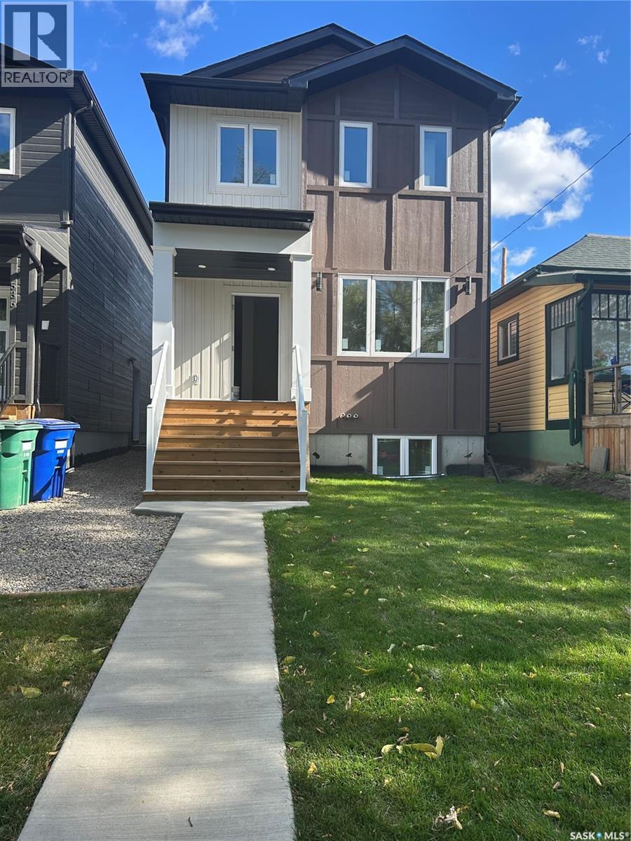 534 K Avenue N, Saskatoon, Saskatchewan  S7L 2M7 - Photo 1 - SK015357