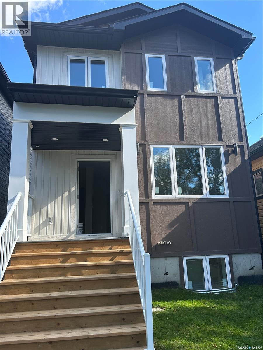 534 K Avenue N, Saskatoon, Saskatchewan  S7L 2M7 - Photo 2 - SK015357
