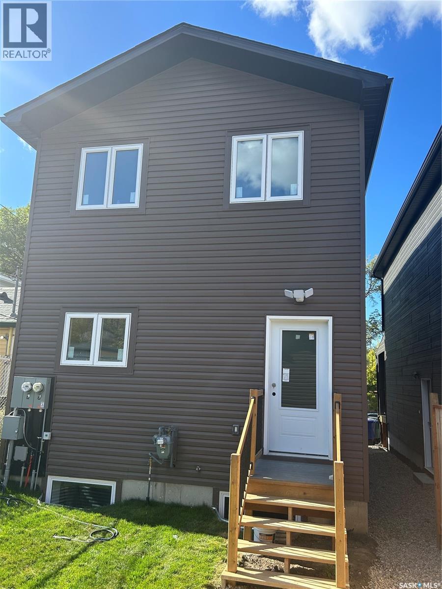 534 K Avenue N, Saskatoon, Saskatchewan  S7L 2M7 - Photo 3 - SK015357