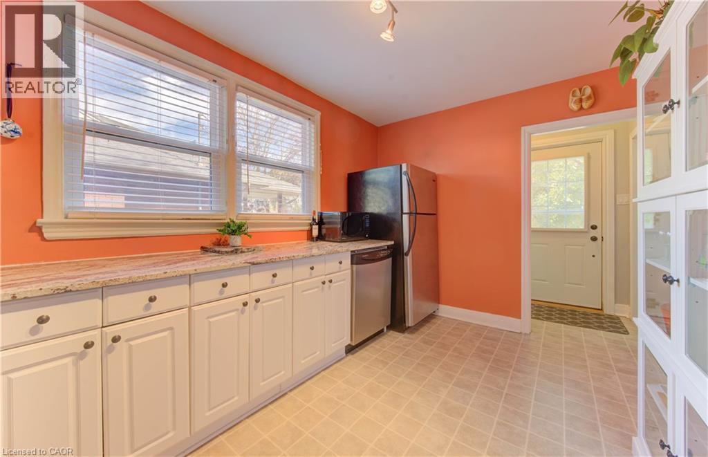 406 Ephraim Street, Kitchener, Ontario  N2B 2C2 - Photo 4 - 40778586